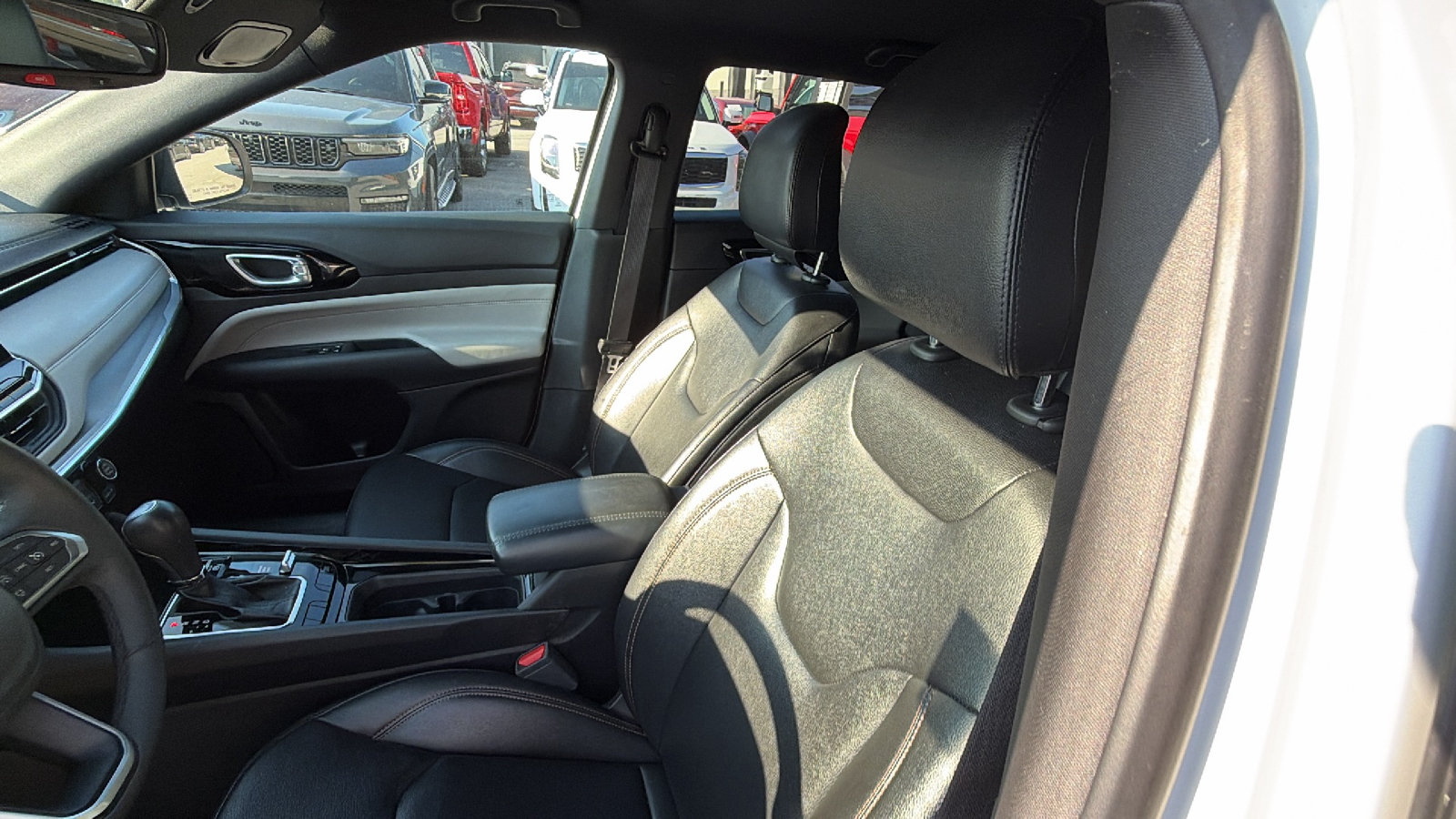 Used 2024 Jeep Compass Limited AWD/4WD image 17