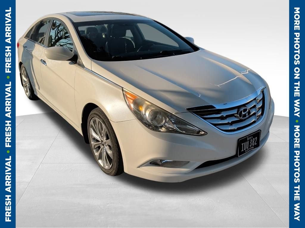 Used 2011 Hyundai Sonata SE w/ Navigation & Sunroof Pkg 4 FWD video 1