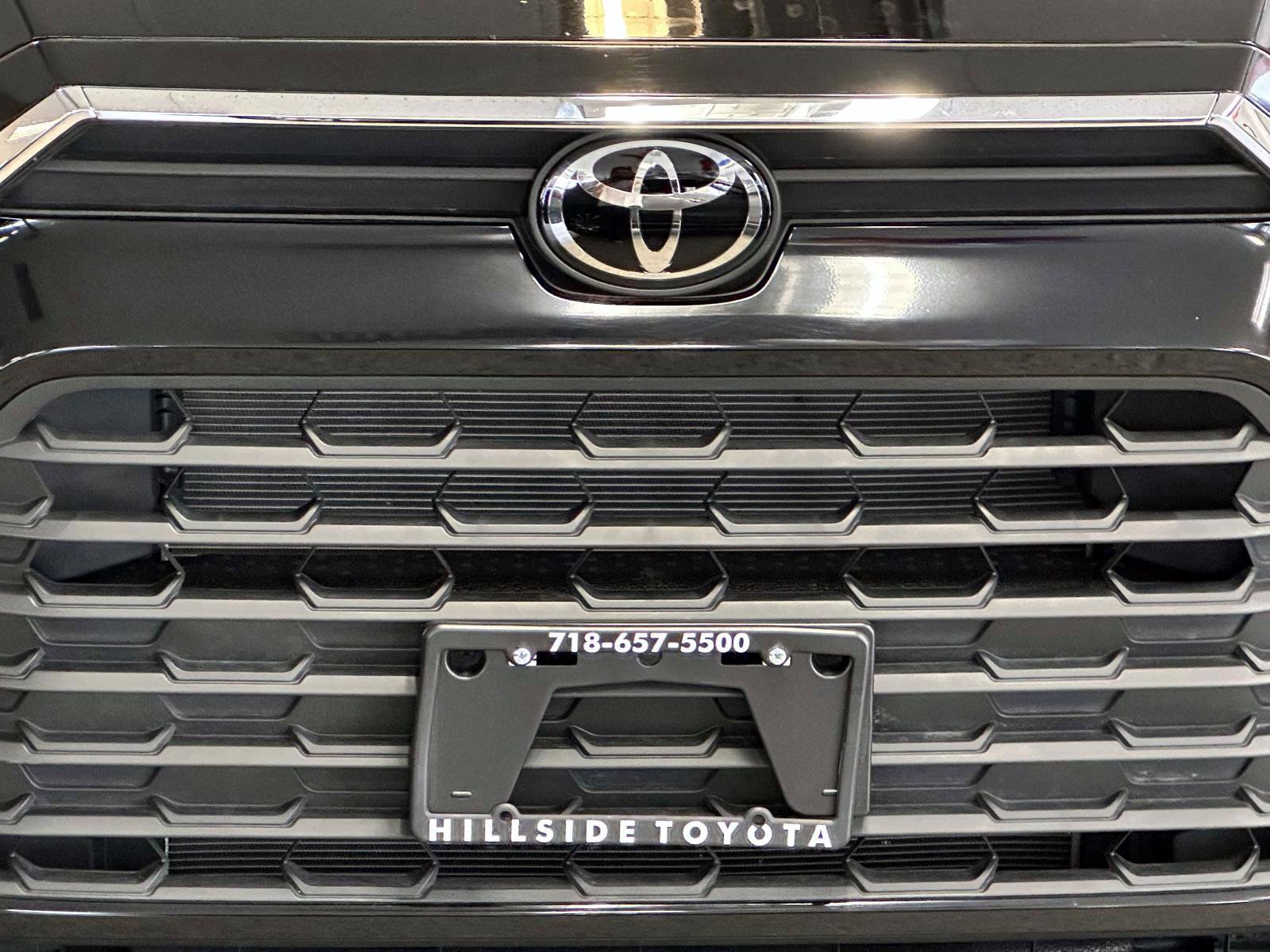 Used 2025 Toyota Grand Highlander AWD image 9