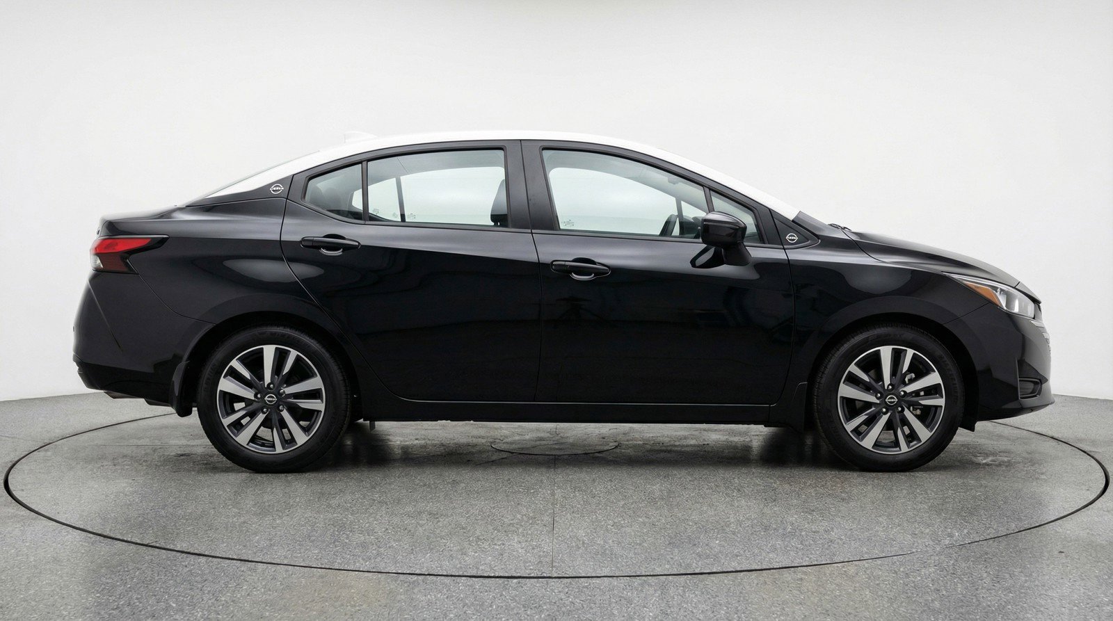 Used 2025 Nissan Versa SV FWD image 9