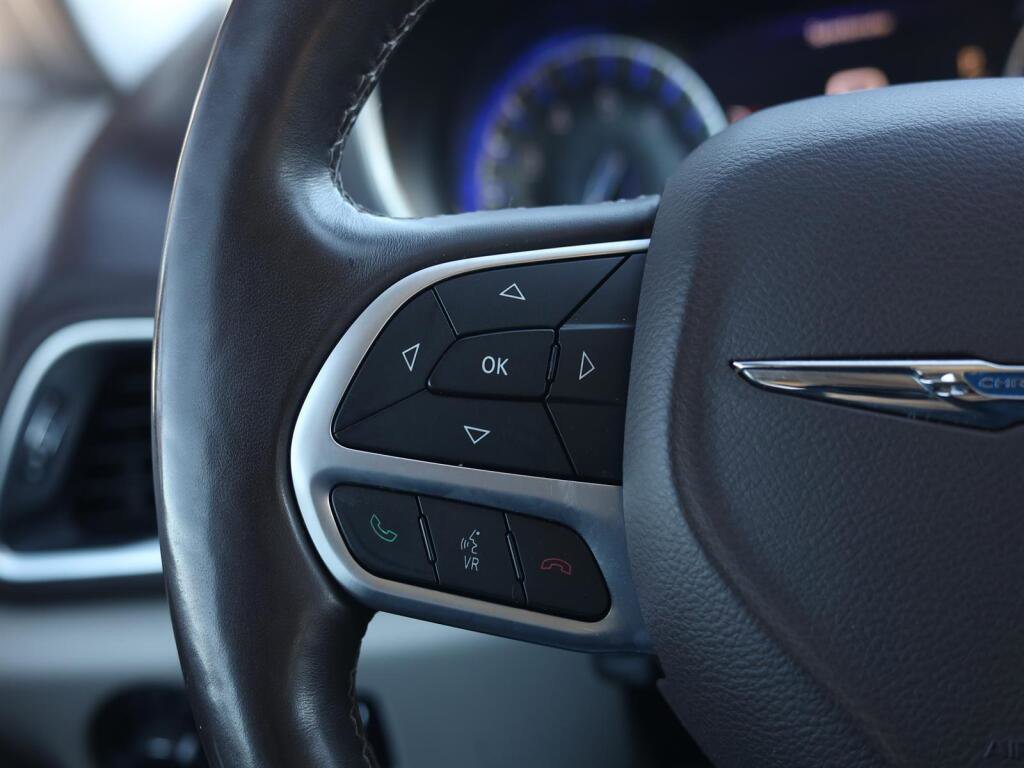 Used 2017 Chrysler Pacifica Touring-L Plus w/ Tire & Wheel Group image 13