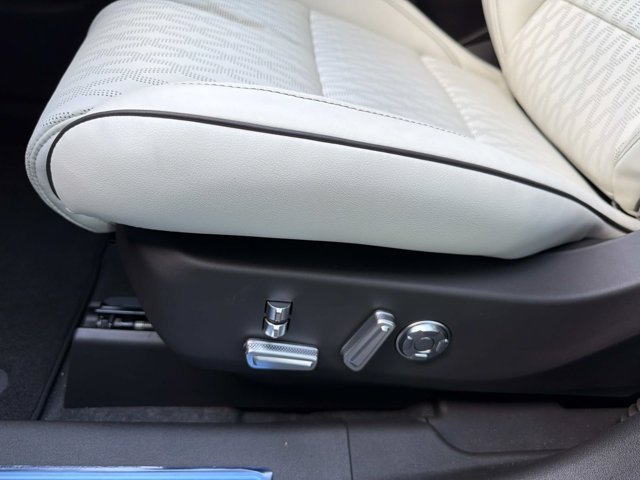 New 2026 Lincoln Nautilus Black Label w/ Jet Appearance Package AWD/4WD image 12