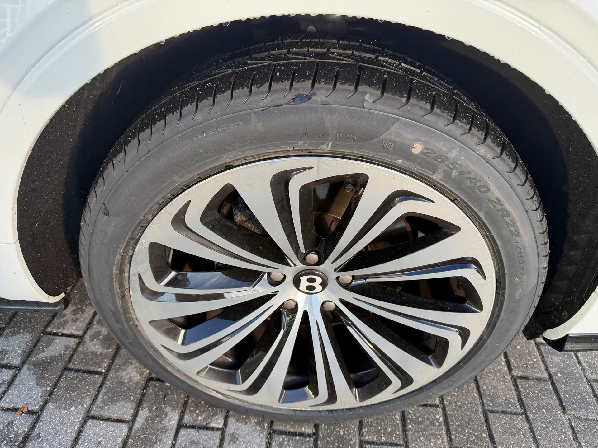 Used 2023 Bentley Bentayga Extended Wheelbase image 31