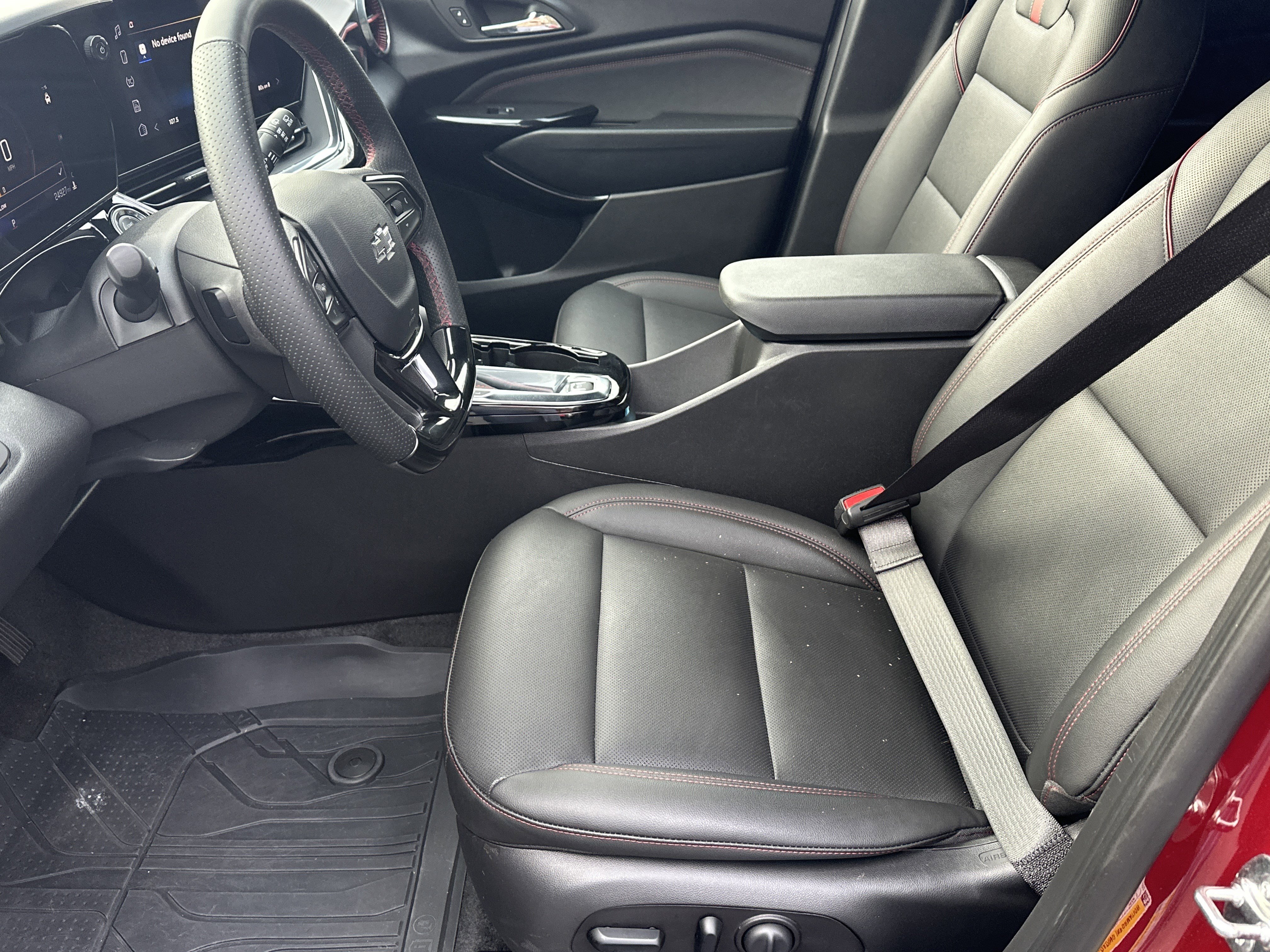 Certified 2025 Chevrolet Trax RS w/ Sunroof Package FWD image 6