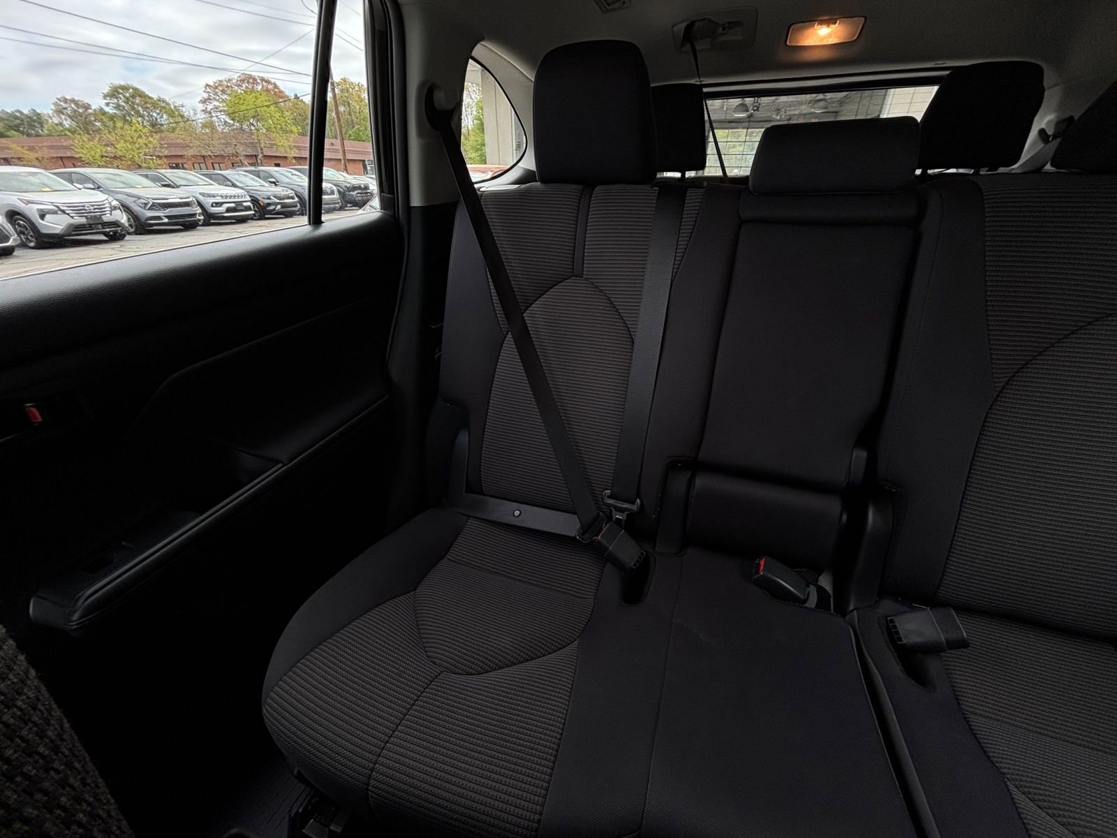 Used 2025 Toyota Highlander LE image 46