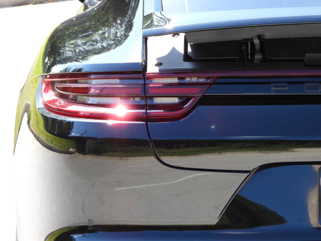 Used 2017 Porsche Panamera RWD image 38