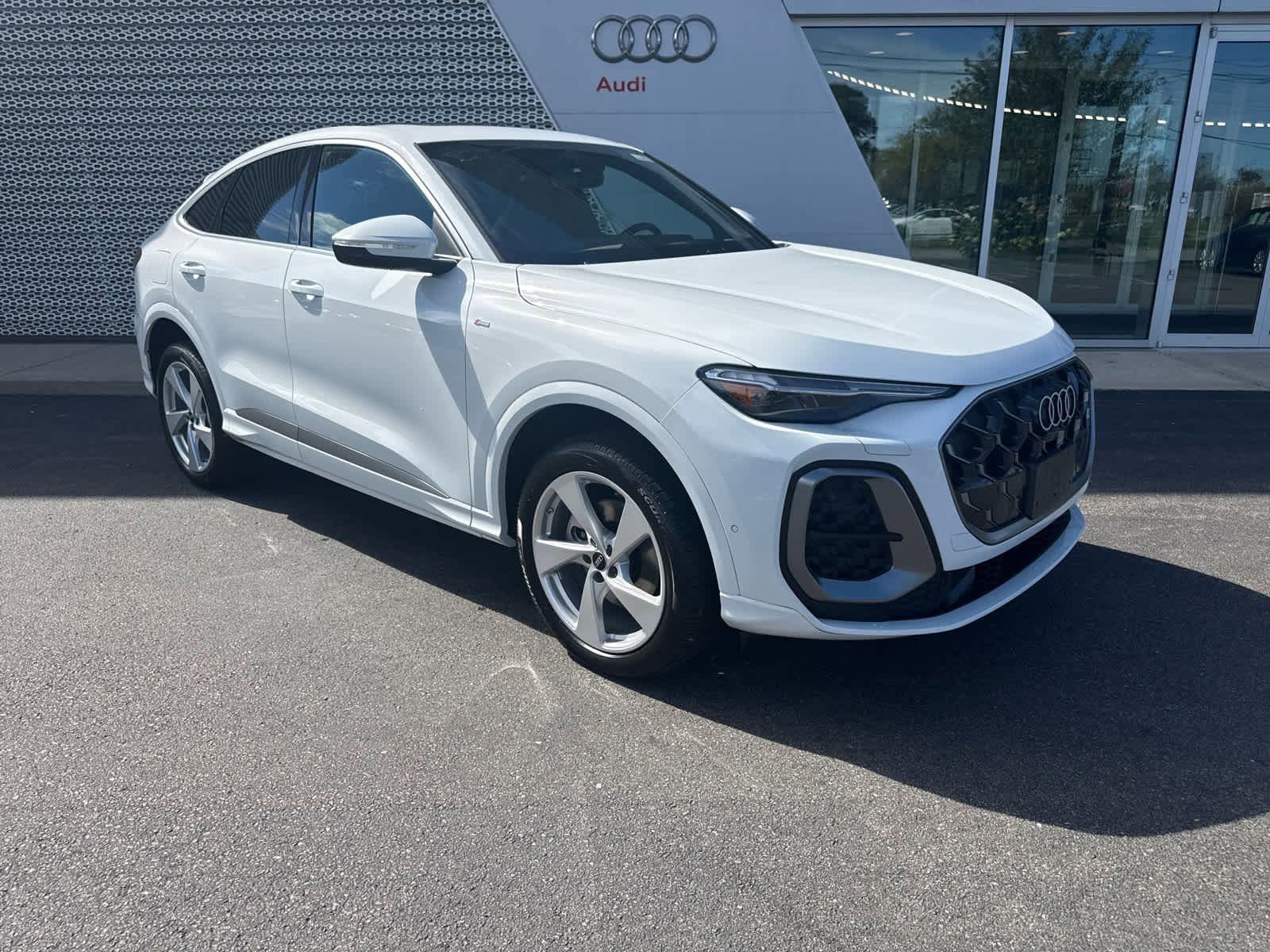 New 2025 Audi Q5 Premium Plus image 2