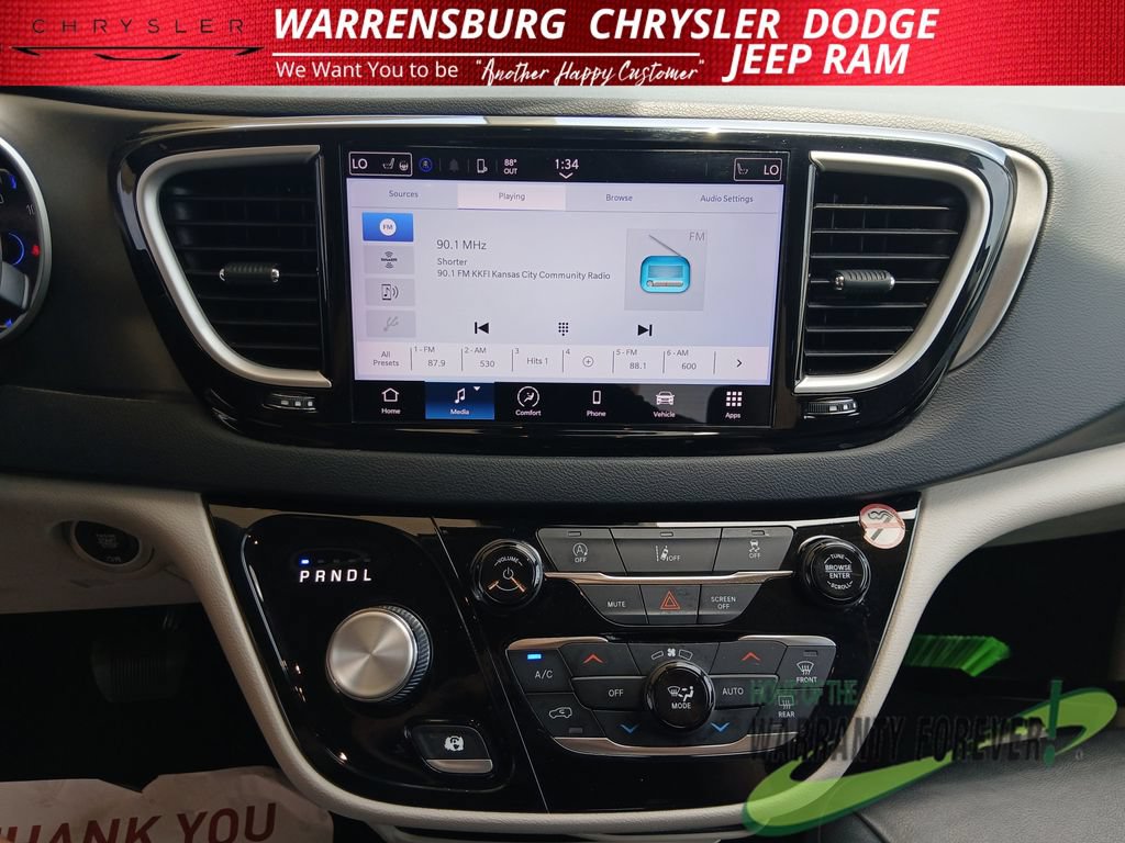 Used 2022 Chrysler Pacifica Touring-L FWD image 22