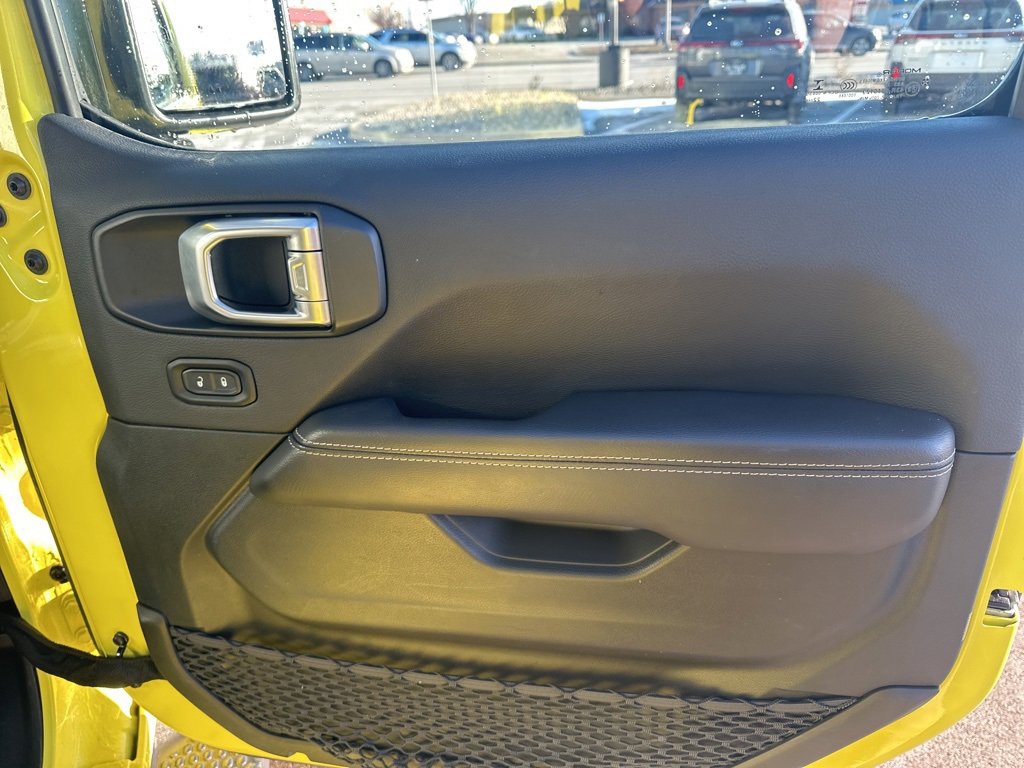 Used 2022 Jeep Wrangler Unlimited Sahara w/ Cold Weather Group image 8