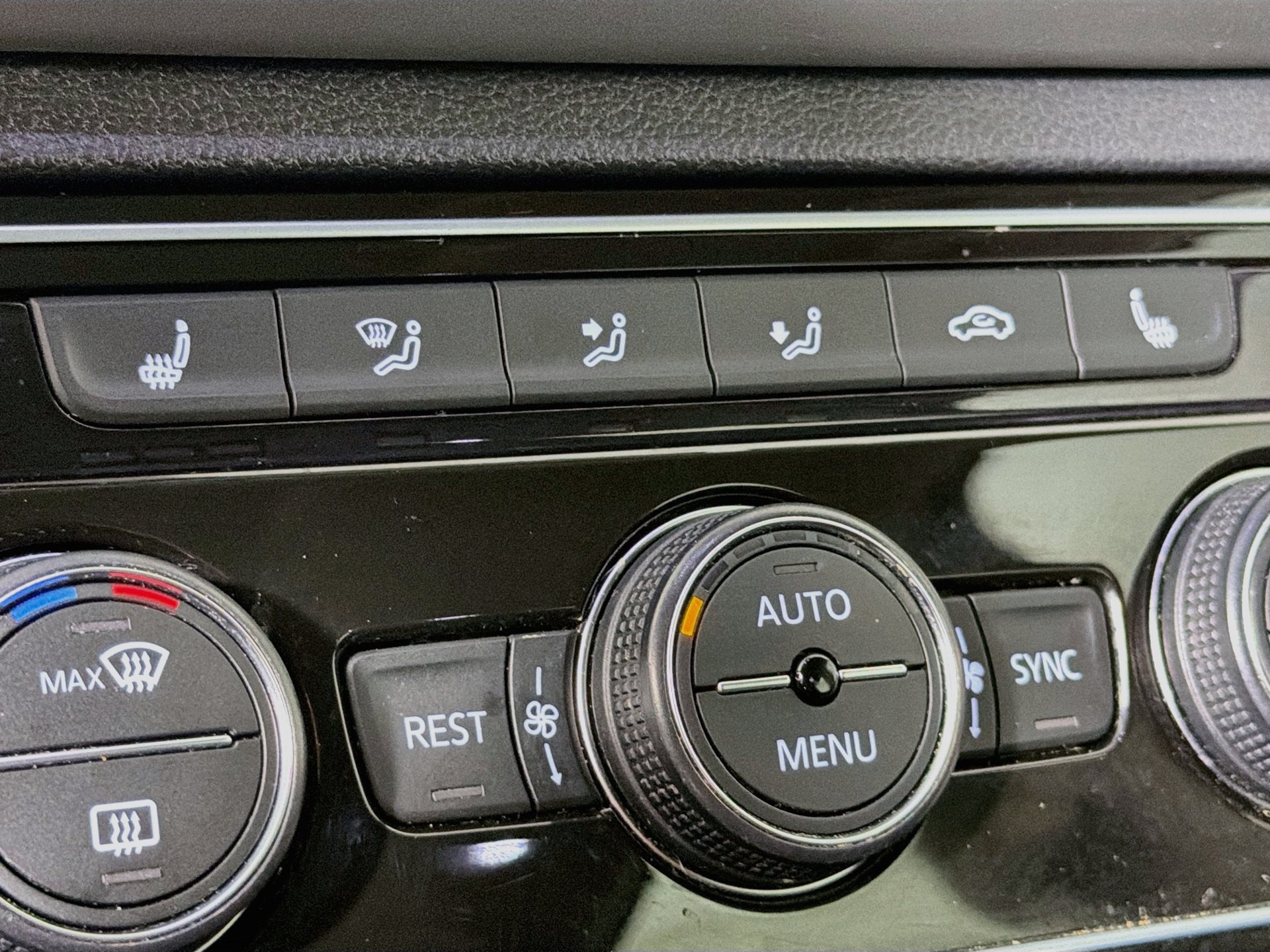 Certified 2023 Volkswagen Atlas SE w/ Panoramic Sunroof Package FWD image 19