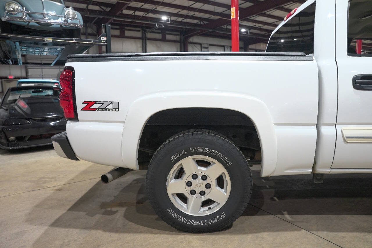 Used 2006 Chevrolet Silverado 1500 LT w/ Light Duty Power Package AWD/4WD image 9