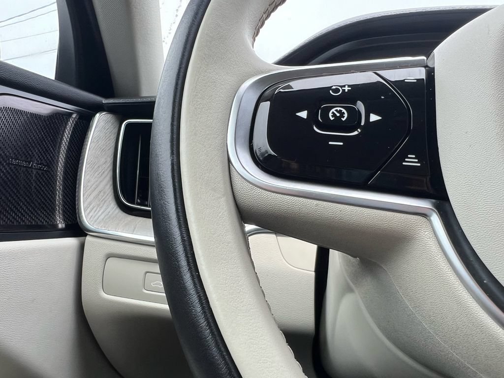 Certified 2023 Volvo XC60 B6 Ultimate w/ Protection Package Premier AWD/4WD image 11