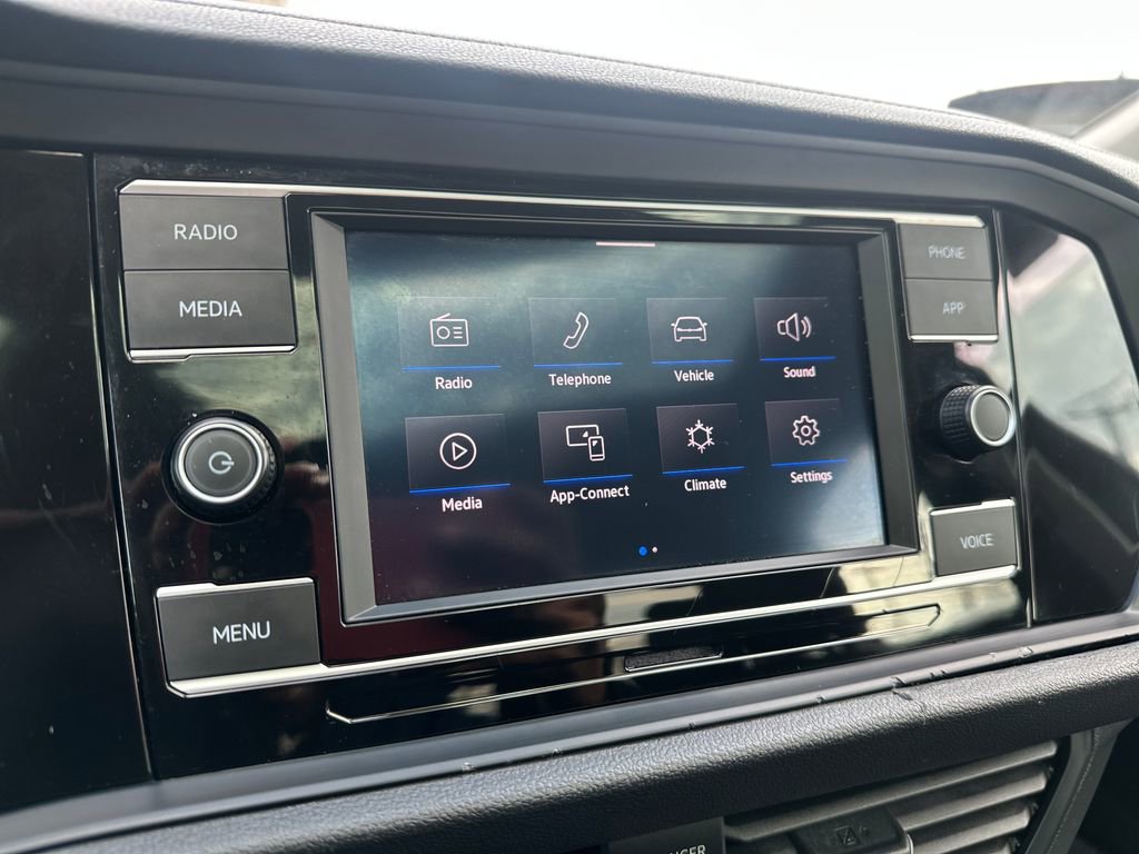 Certified 2024 Volkswagen Jetta SE image 9