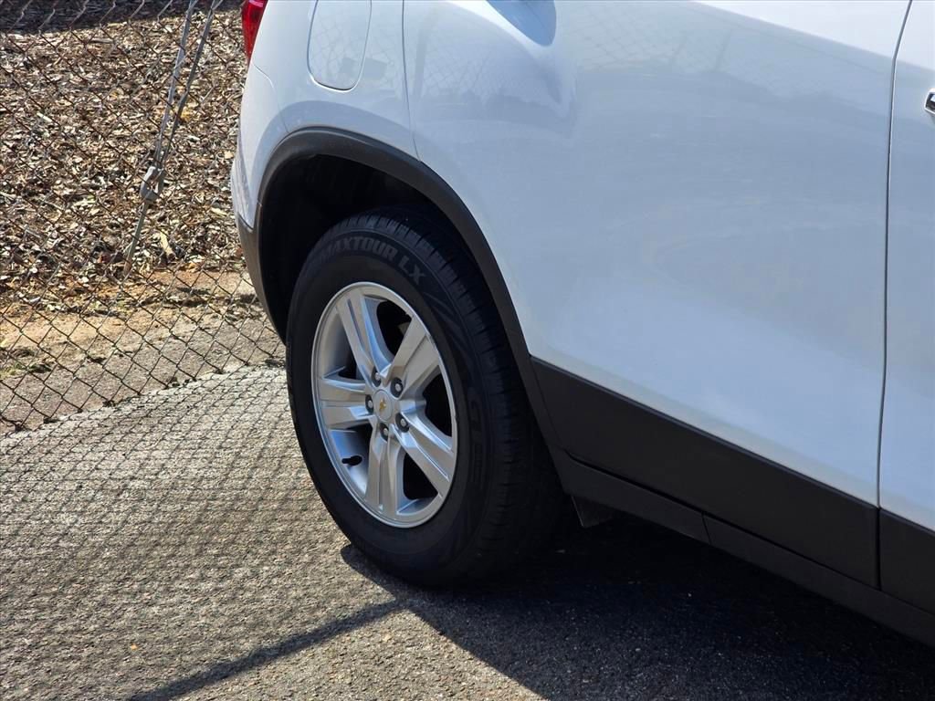 Used 2019 Chevrolet Trax LT w/ LT Convenience Package AWD/4WD image 18