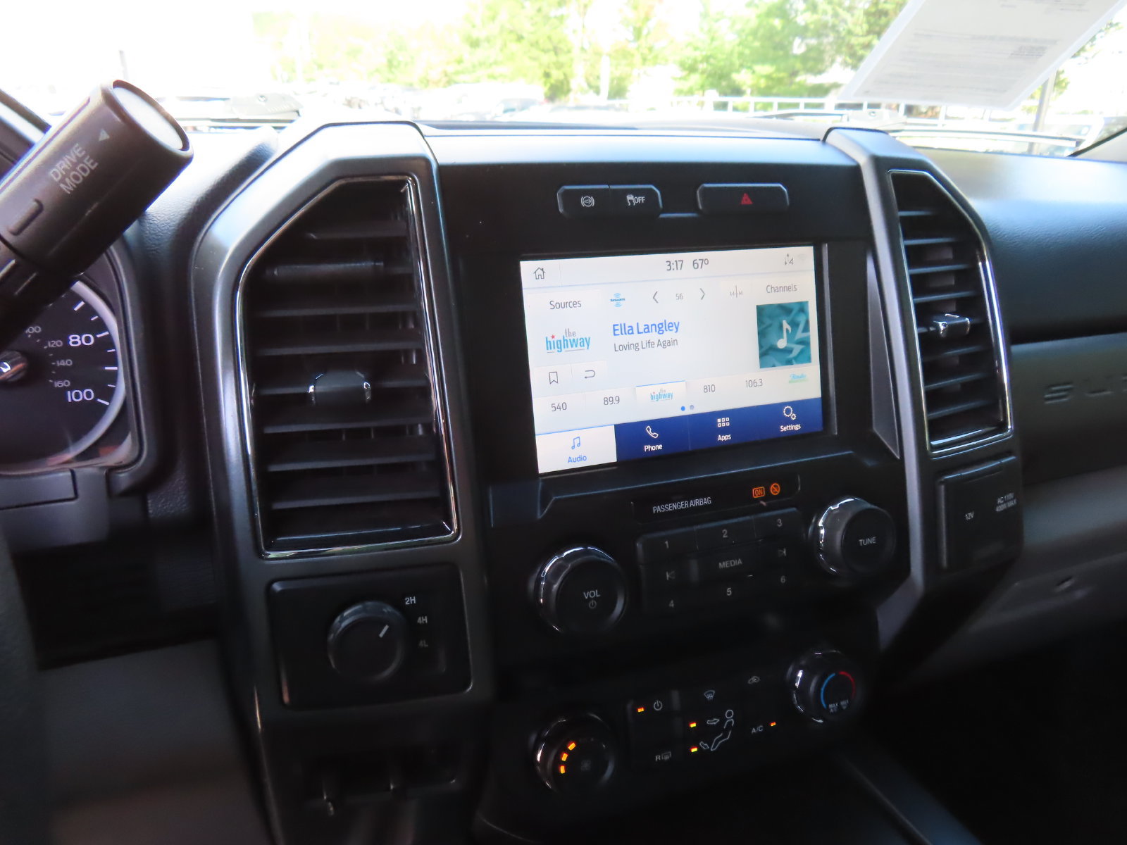 Used 2022 Ford F350 XLT w/ Black Appearance Package AWD/4WD image 22