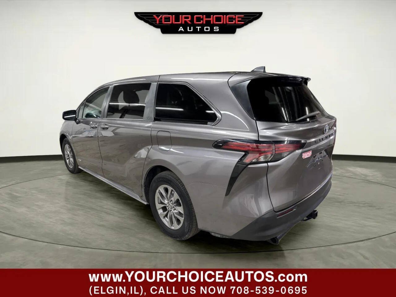 Used 2021 Toyota Sienna LE FWD image 3