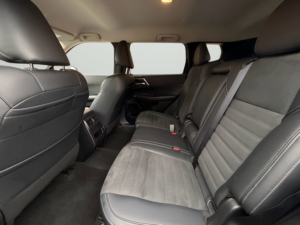 Used 2024 Mitsubishi Outlander SE AWD/4WD image 11
