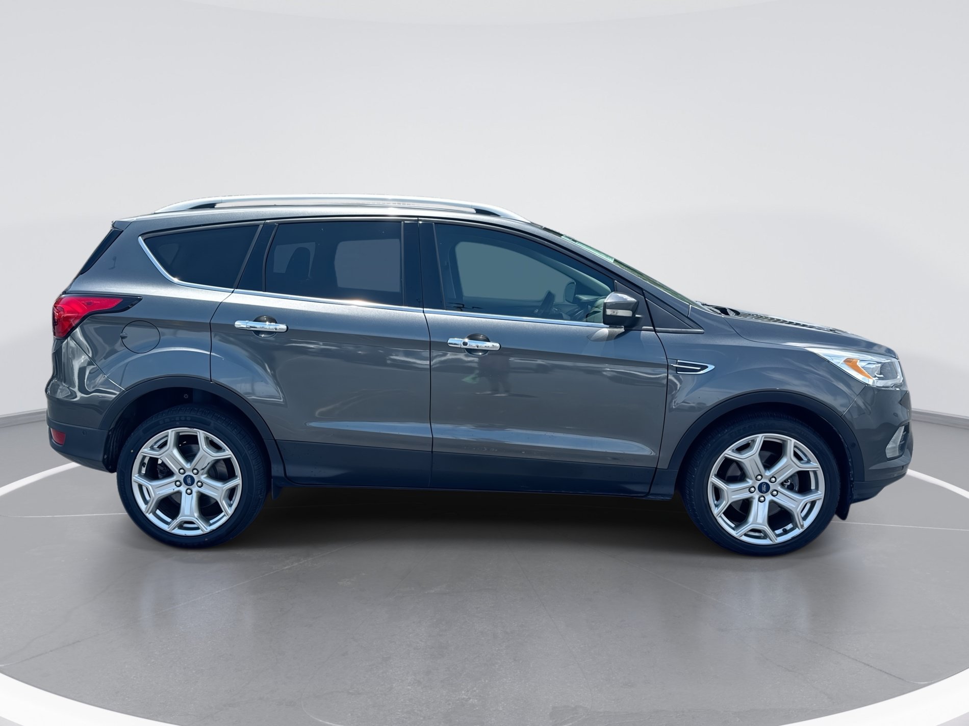 Used 2019 Ford Escape Titanium FWD image 3