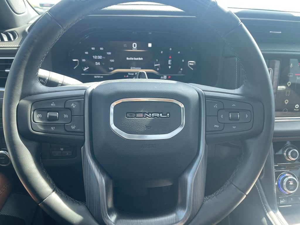 Used 2023 GMC Yukon Denali Ultimate image 10