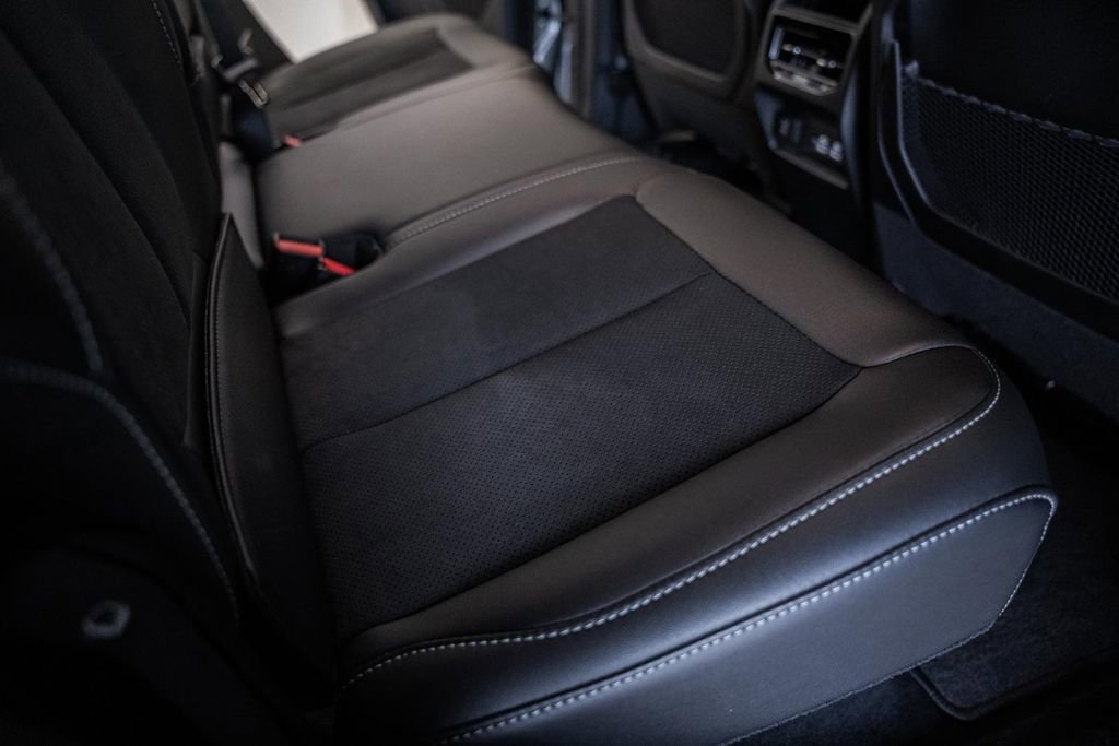 New 2025 Jeep Grand Cherokee Altitude image 30