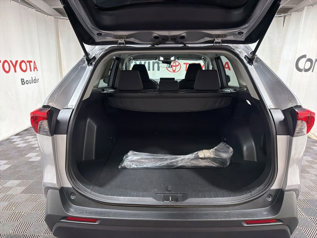 Used 2025 Toyota RAV4 XLE AWD/4WD image 17