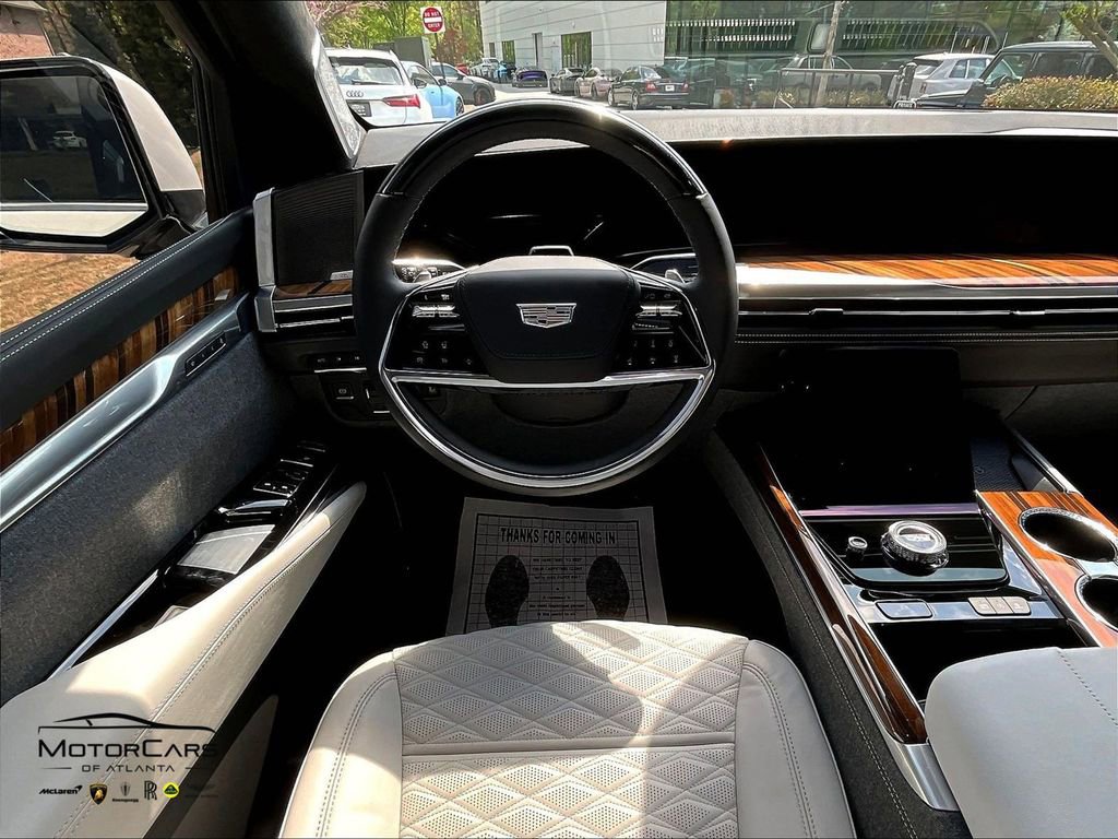 Used 2025 Cadillac Escalade ESV Premium Luxury Platinum image 7