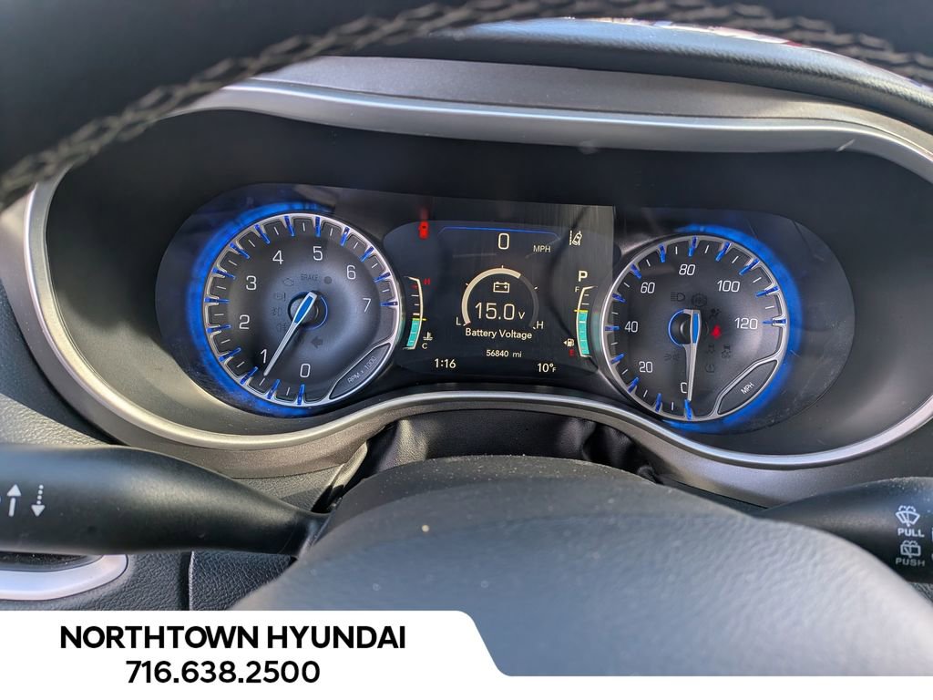 Used 2024 Chrysler Pacifica Touring-L image 8