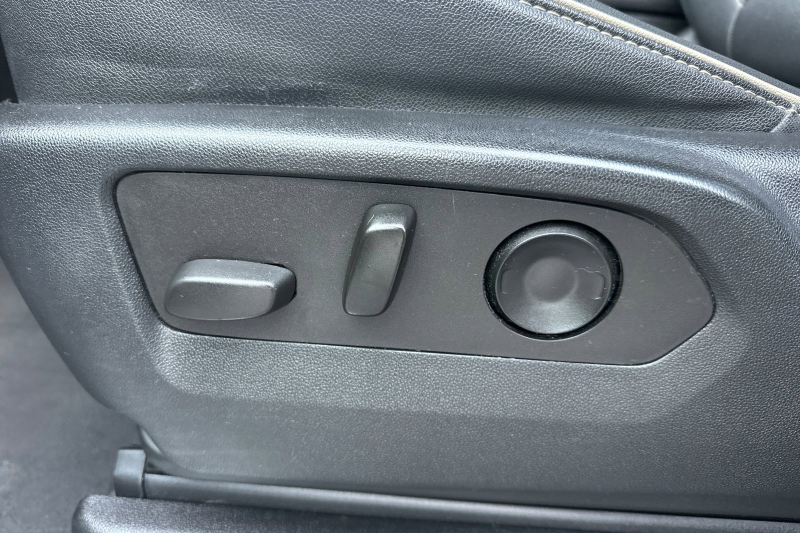 Used 2022 Chevrolet Suburban Premier image 13