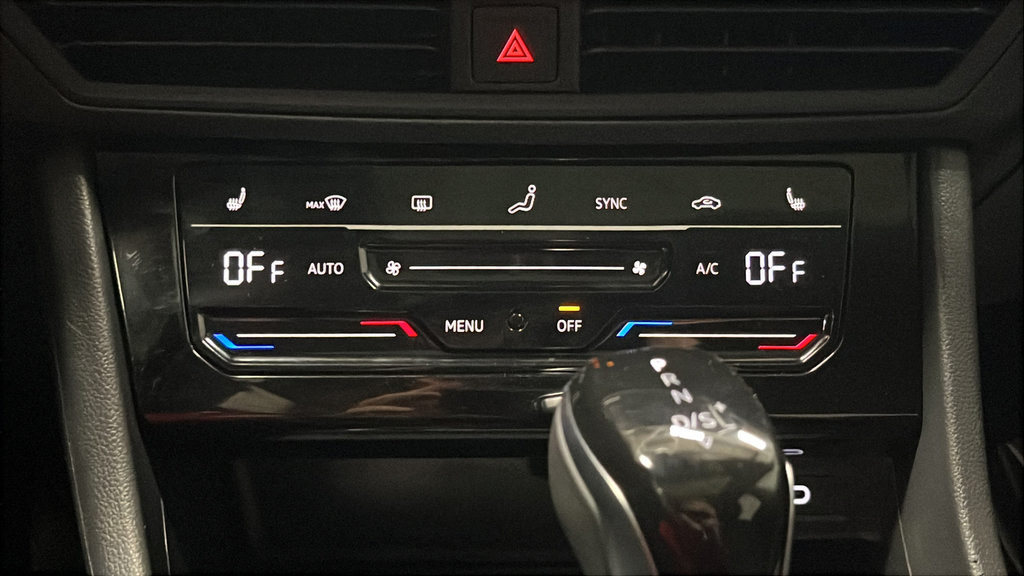 Used 2025 Volkswagen Jetta SE w/ Sunroof Package FWD image 18