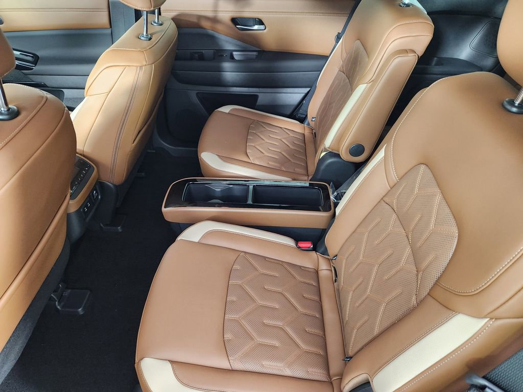 New 2026 Nissan Pathfinder Platinum AWD/4WD image 12