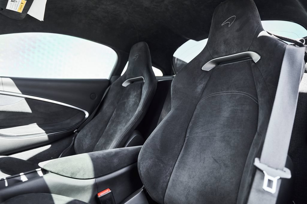 Used 2024 McLaren Artura RWD image 30