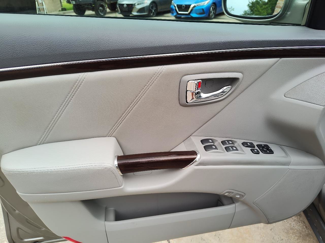 Used 2009 Hyundai Azera GLS w/ Premium Pkg 2 FWD image 13