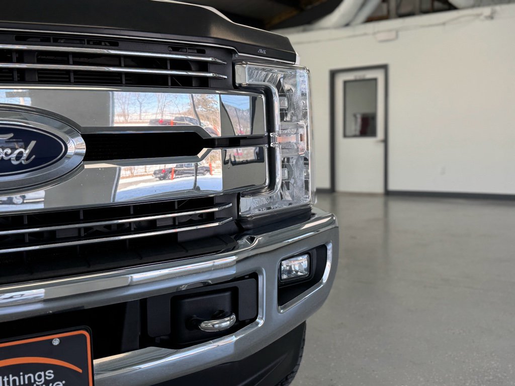 Used 2019 Ford F250 Lariat w/ Chrome Package image 11