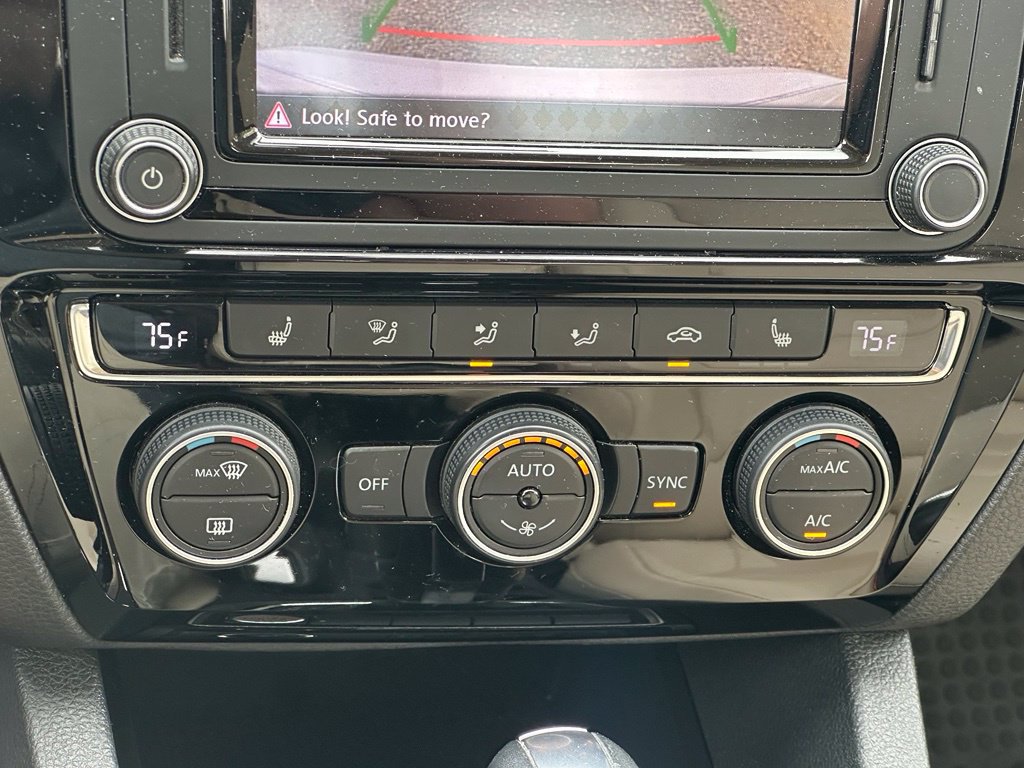 Used 2017 Volkswagen Jetta SEL FWD image 24