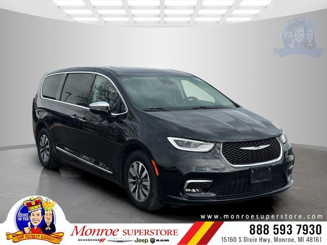 Certified 2023 Chrysler Pacifica Limited image 1
