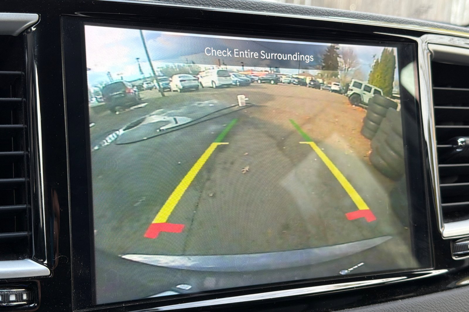 Used 2023 Chrysler Pacifica Touring-L image 19