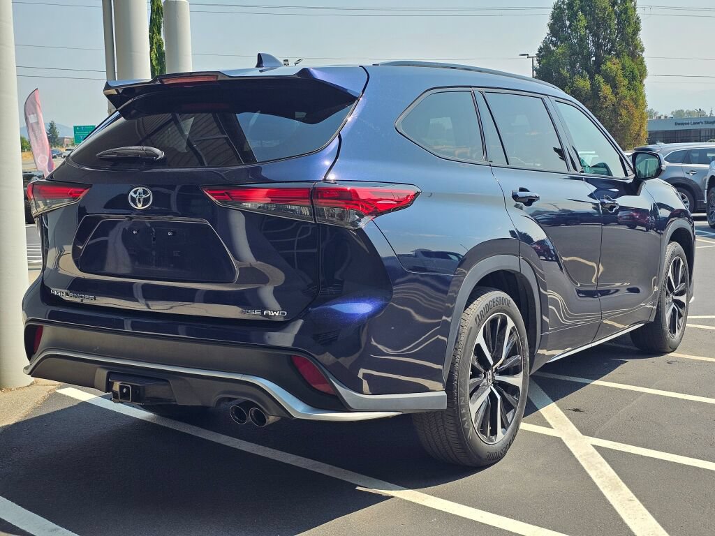 Used 2022 Toyota Highlander XSE AWD/4WD image 5