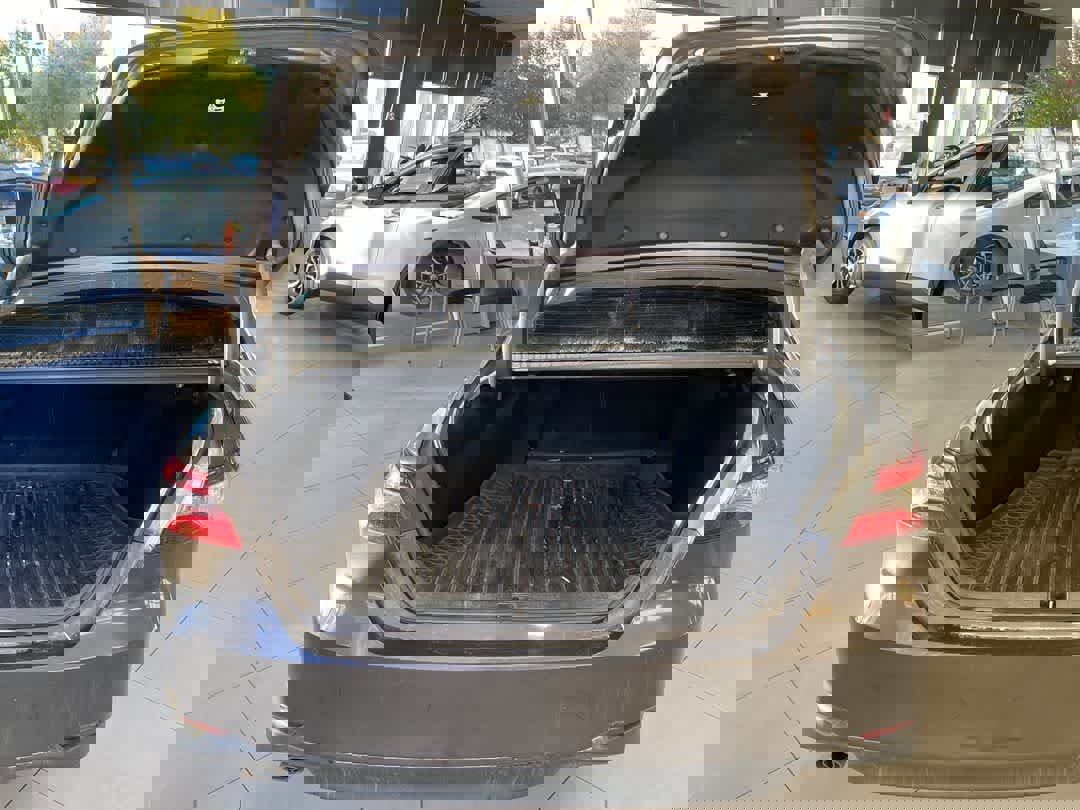 Used 2018 Toyota Camry XLE image 25