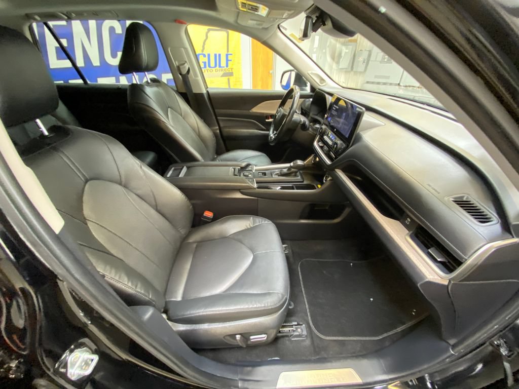 Used 2025 Toyota Grand Highlander FWD image 25