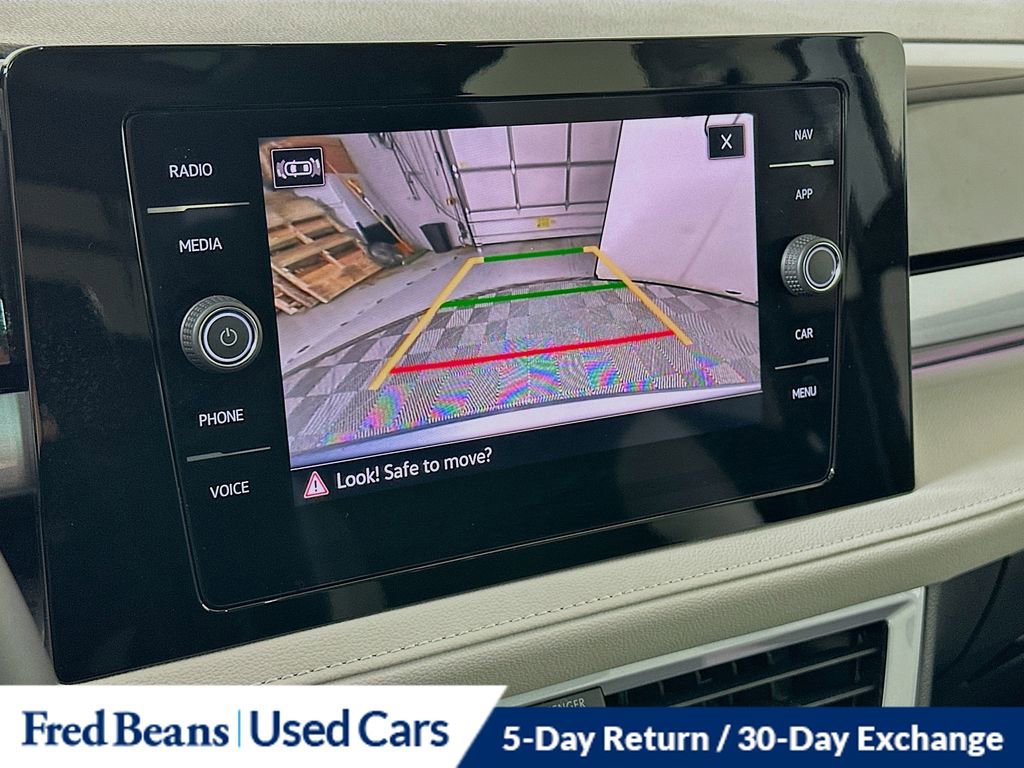 Certified 2025 Volkswagen Taos SEL w/ Black Wheel Plus Package image 15