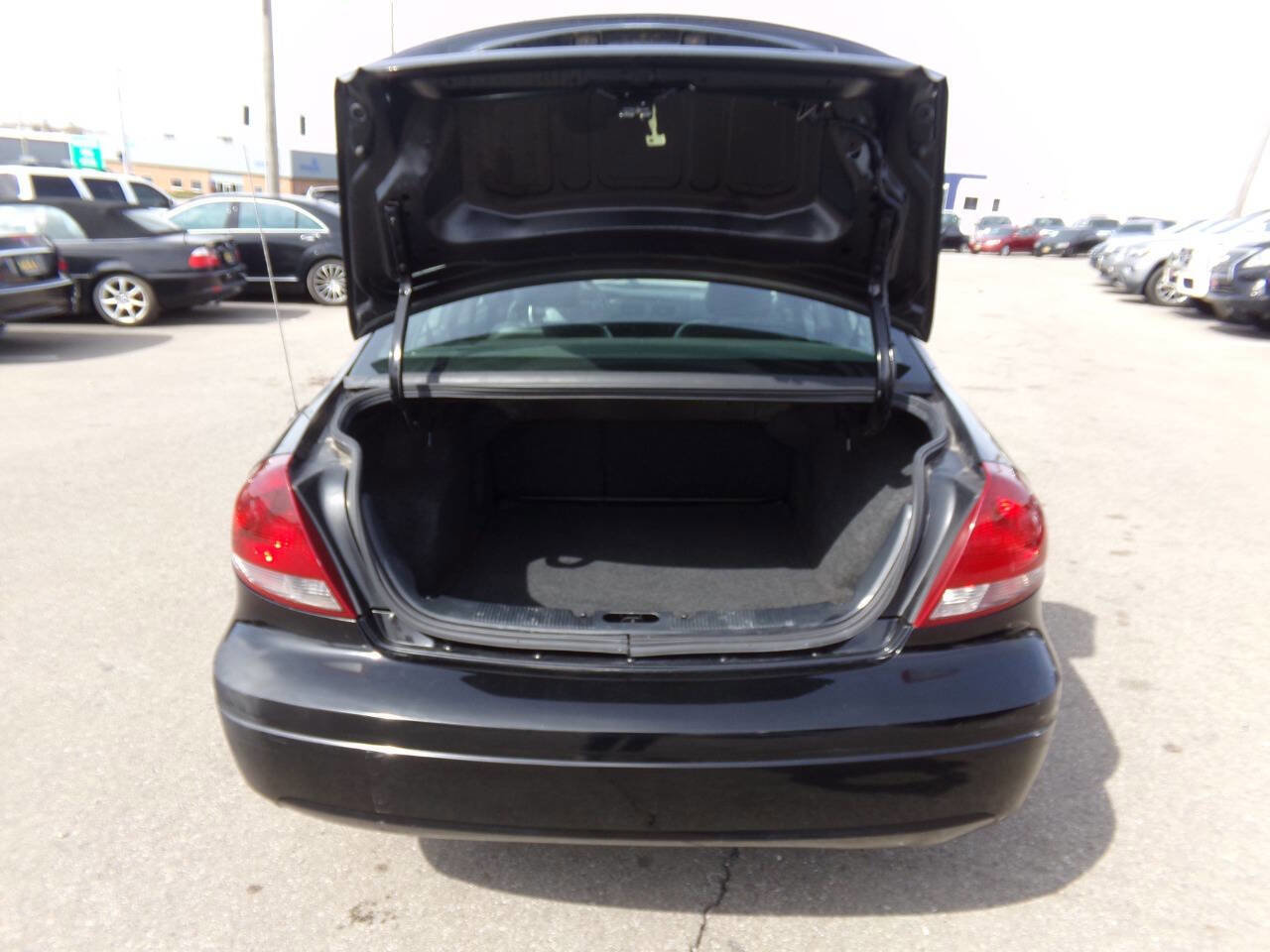 Used 2004 Ford Taurus SEL image 40