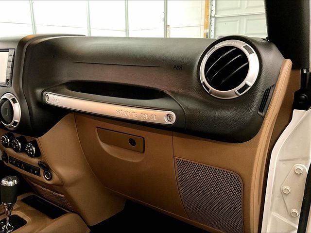 Used 2016 Jeep Wrangler Unlimited Rubicon w/ Connectivity Group AWD/4WD image 15
