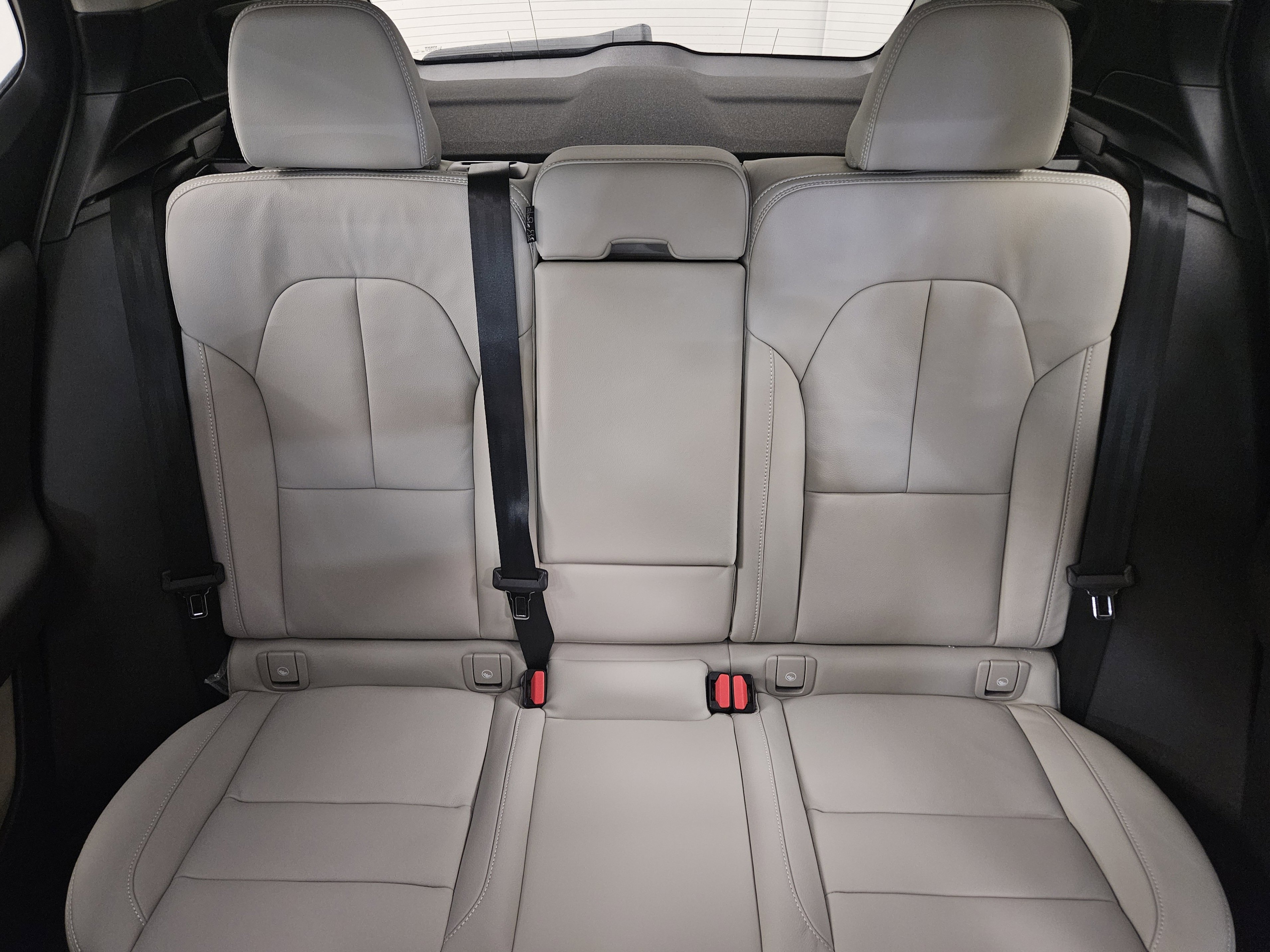 New 2026 Volvo XC40 B5 Ultra w/ Climate Package AWD/4WD image 40