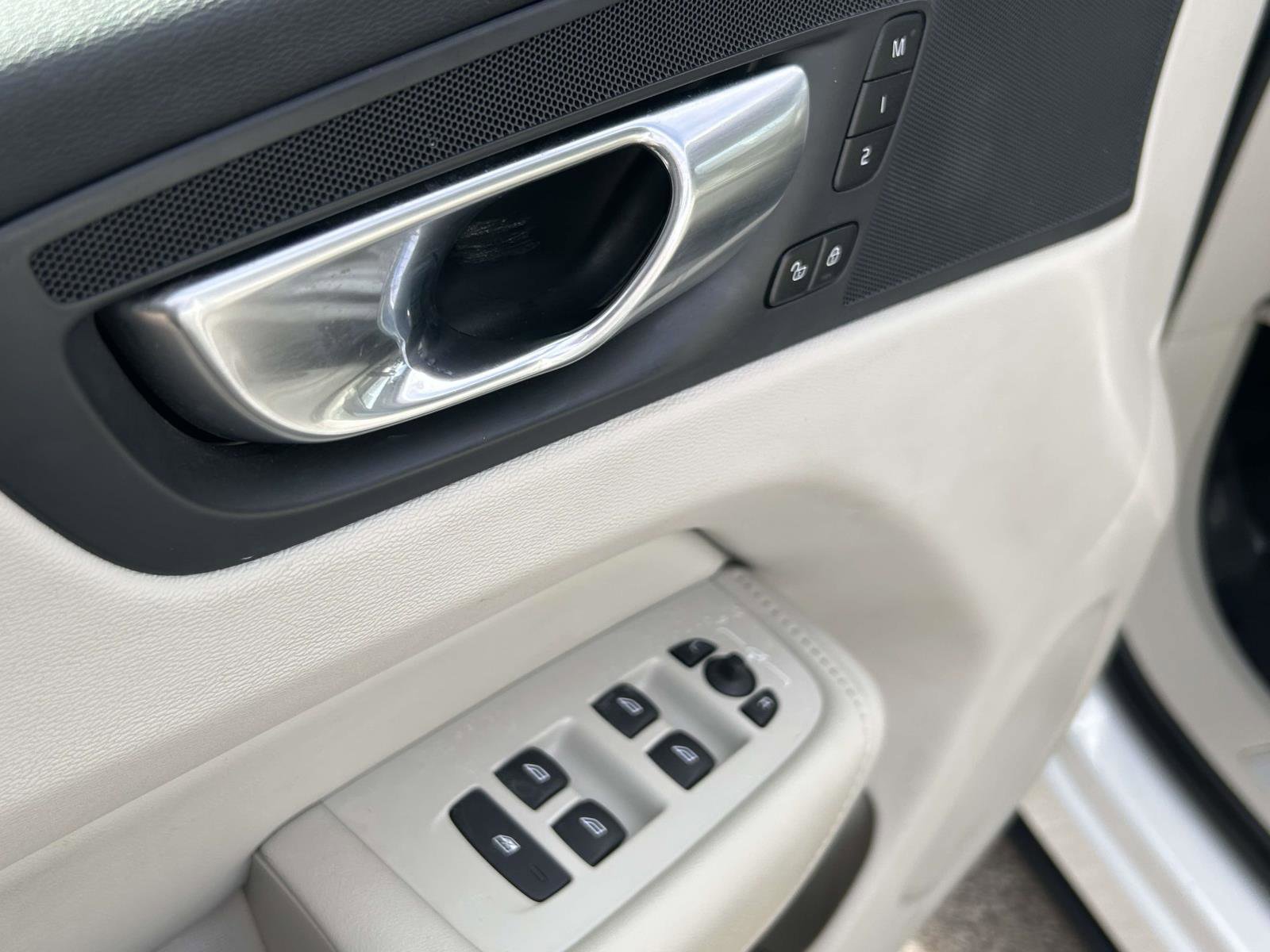 Certified 2023 Volvo XC60 B5 Core AWD/4WD image 20