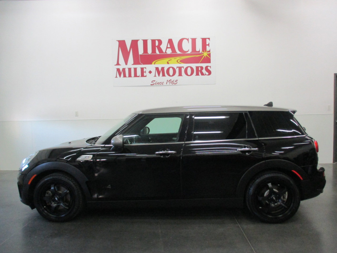 Used 2017 MINI Cooper Clubman S image 2