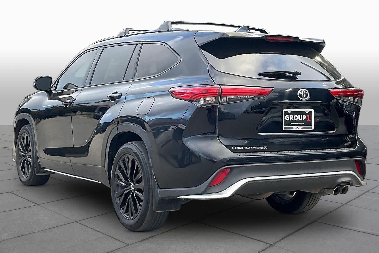 Used 2023 Toyota Highlander XSE FWD image 12