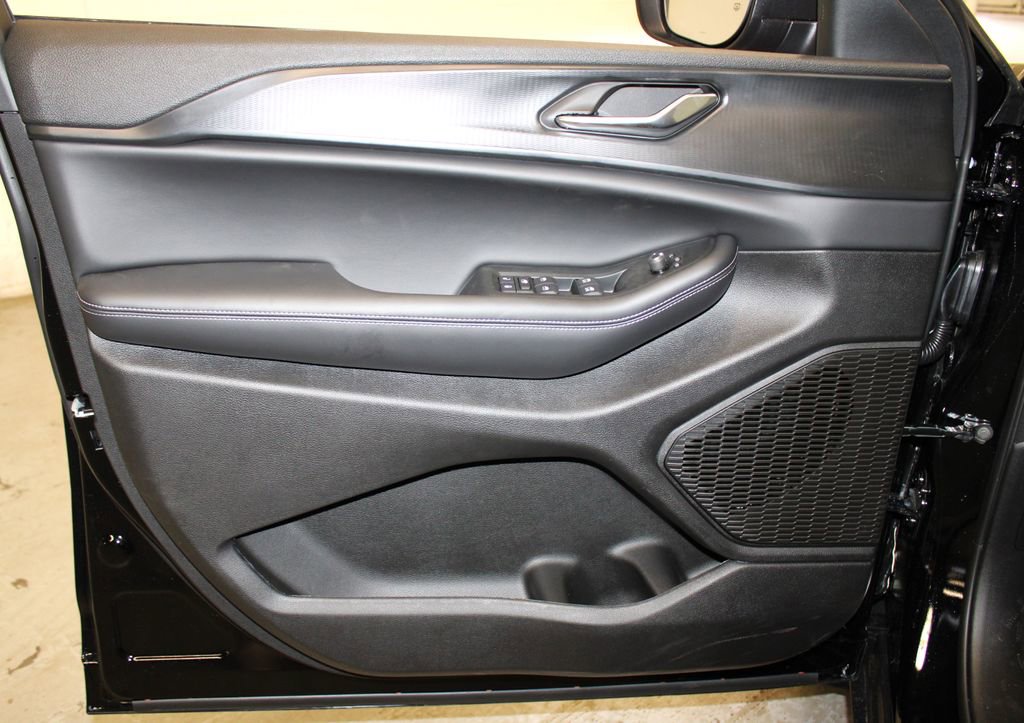 New 2025 Jeep Grand Cherokee Laredo X w/ Luxury Tech Group I image 26