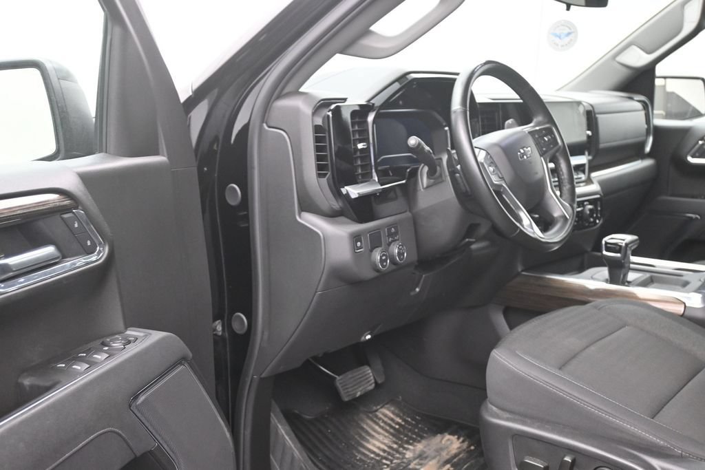 Used 2025 Chevrolet Silverado 1500 RST RWD image 11