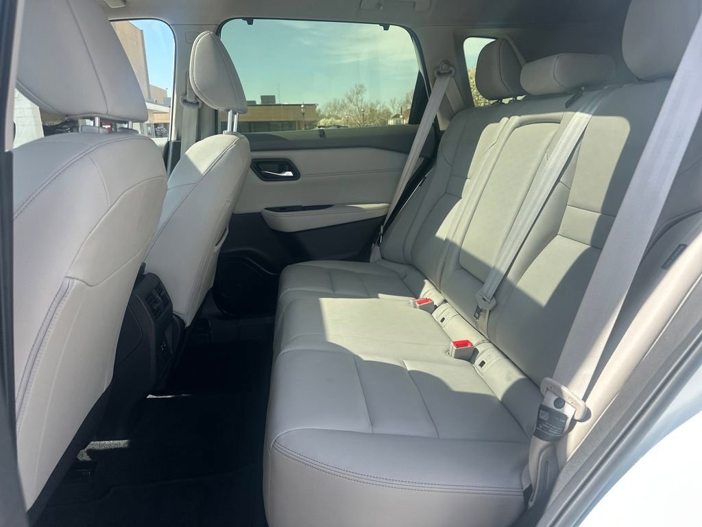 Certified 2024 Nissan Rogue SL w/ SL Premium Package FWD image 17