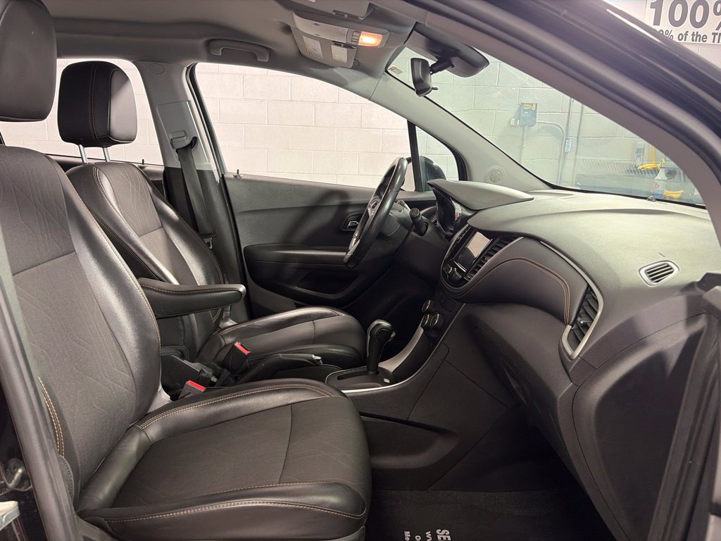 Used 2019 Chevrolet Trax LT w/ LT Convenience Package AWD/4WD image 28